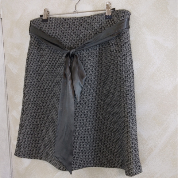 NWT Old Navy Size 6 Grey Tweed Wool Blend Skirt with Belt - Picture 1 of 7